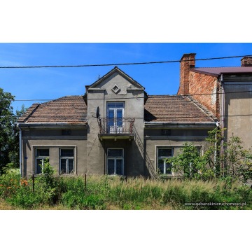 DOM Z TRZEMA ODRĘBNYMI LOKALAMI - TARNÓW UL. ŻEROM