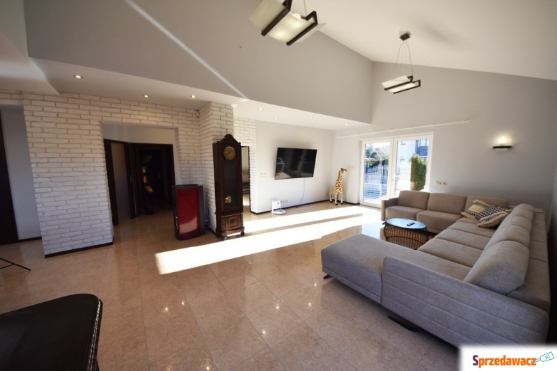 Sprzedam dom Opole - ,  pow.  270 m2,  działka:   705 m2