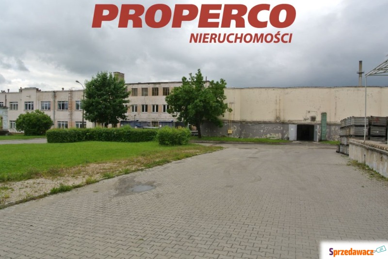11 budynków (hale i biura) 10...