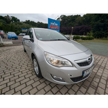 Opel Astra  Liftback 2012,  1.6 benzyna - Na sprzedaż za 24 900 zł - Biała - zdjęcie 2