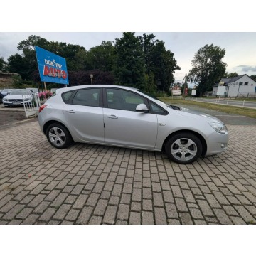 Opel Astra  Liftback 2012,  1.6 benzyna - Na sprzedaż za 24 900 zł - Biała - zdjęcie 6