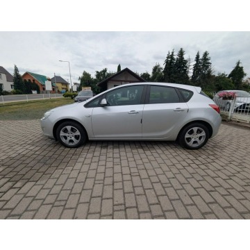 Opel Astra  Liftback 2012,  1.6 benzyna - Na sprzedaż za 24 900 zł - Biała - zdjęcie 4