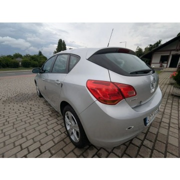 Opel Astra  Liftback 2012,  1.6 benzyna - Na sprzedaż za 24 900 zł - Biała - zdjęcie 8