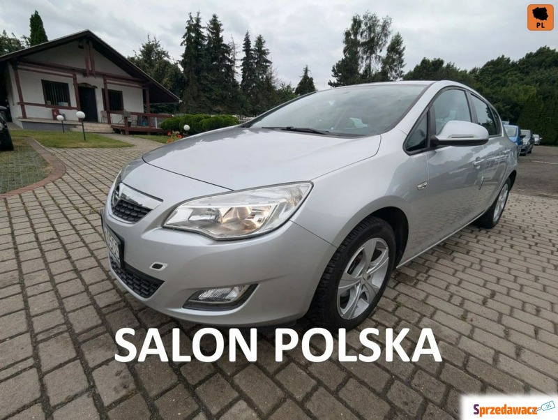 Opel Astra  Liftback 2012,  1.6 benzyna - Na sprzedaż za 24 900 zł - Biała