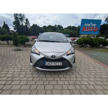Toyota Yaris  Hatchback 2019,  1.5 benzyna, automat - Na sprzedaż za 54 300 zł - Biała - zdjęcie 2