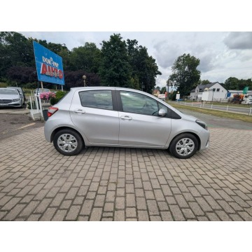 Toyota Yaris  Hatchback 2019,  1.5 benzyna, automat - Na sprzedaż za 54 300 zł - Biała - zdjęcie 4
