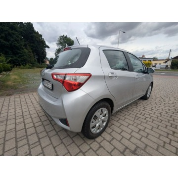 Toyota Yaris  Hatchback 2019,  1.5 benzyna, automat - Na sprzedaż za 54 300 zł - Biała - zdjęcie 6