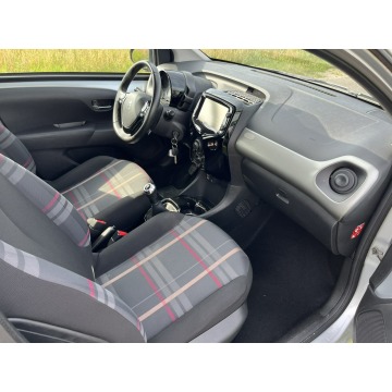 Peugeot 108  Hatchback 2016,  1.0 benzyna - Na sprzedaż za 17 900 zł - Zagórów - zdjęcie 9