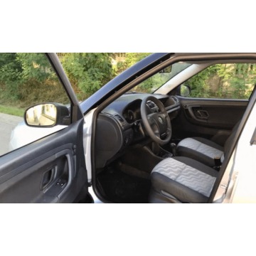Skoda Fabia 2009 benzyna - Na sprzedaż za 11 900 zł - Łask - zdjęcie 3