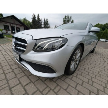 Mercedes - Benz E-klasa  Sedan/Limuzyna 2020,  2.0 diesel, automat - Na sprzedaż za 129 000 zł - Biała - zdjęcie 2