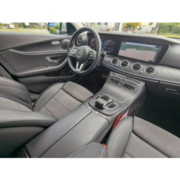 Mercedes - Benz E-klasa  Sedan/Limuzyna 2020,  2.0 diesel, automat - Na sprzedaż za 129 000 zł - Biała - zdjęcie 10