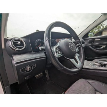 Mercedes - Benz E-klasa  Sedan/Limuzyna 2020,  2.0 diesel, automat - Na sprzedaż za 129 000 zł - Biała - zdjęcie 7