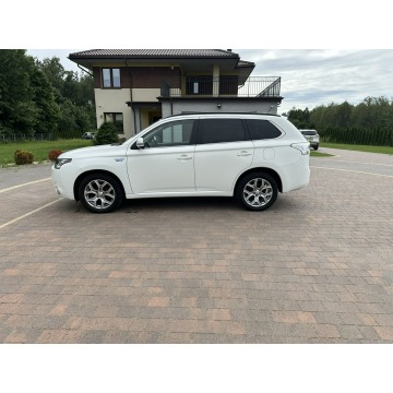Mitsubishi Outlander  SUV 2014,  2.0 hybryda, automat - Na sprzedaż za 42 800 zł - Lipówki - zdjęcie 4