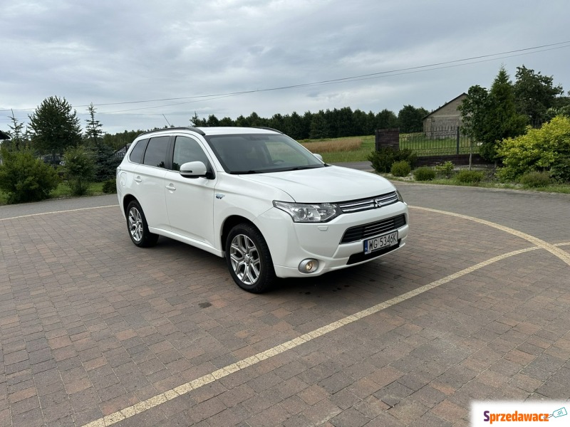 Mitsubishi Outlander  SUV 2014,  2.0 hybryda, automat - Na sprzedaż za 42 800 zł - Lipówki