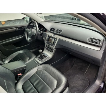 Volkswagen Passat 2011,  2.0 diesel - Na sprzedaż za 31 500 zł - Jatutów - zdjęcie 11