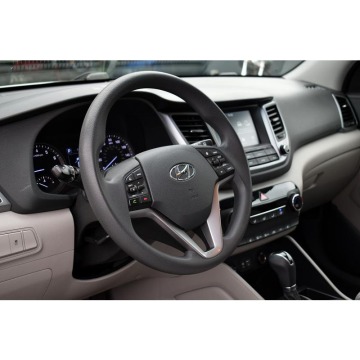 Hyundai Tucson  Terenowy 2017,  2.0 benzyna, automat - Na sprzedaż za 64 900 zł - Warszawa - zdjęcie 4