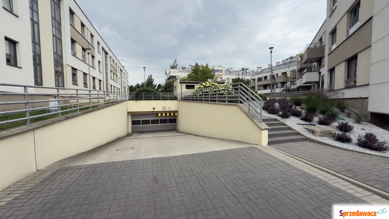 5 Miejsc Postojowych (70m2) ul....