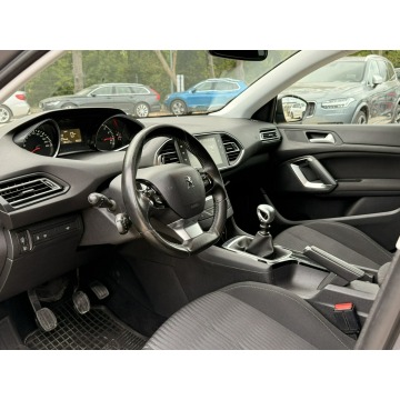 Peugeot 308  Kombi 2015,  1.2 benzyna - Na sprzedaż za 29 999 zł - Pęcice - zdjęcie 10