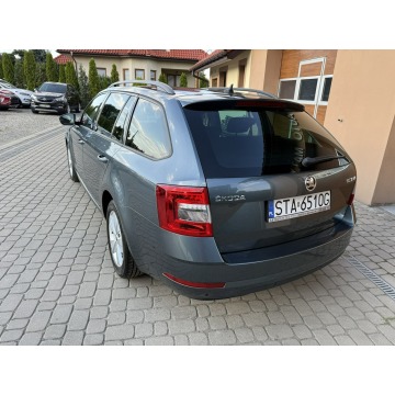 Skoda Octavia  Kombi 2019,  1.6 diesel - Na sprzedaż za 49 900 zł - Orzech - zdjęcie 9