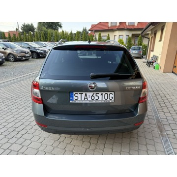 Skoda Octavia  Kombi 2019,  1.6 diesel - Na sprzedaż za 49 900 zł - Orzech - zdjęcie 8