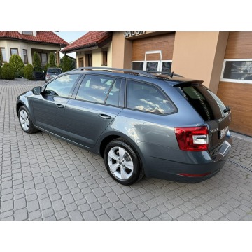 Skoda Octavia  Kombi 2019,  1.6 diesel - Na sprzedaż za 49 900 zł - Orzech - zdjęcie 10