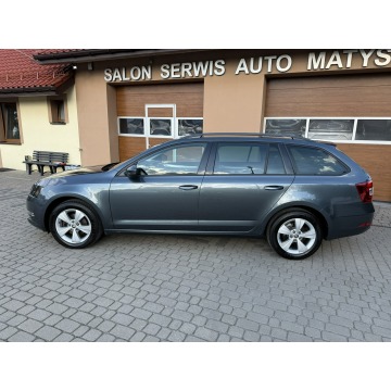 Skoda Octavia  Kombi 2019,  1.6 diesel - Na sprzedaż za 49 900 zł - Orzech - zdjęcie 11