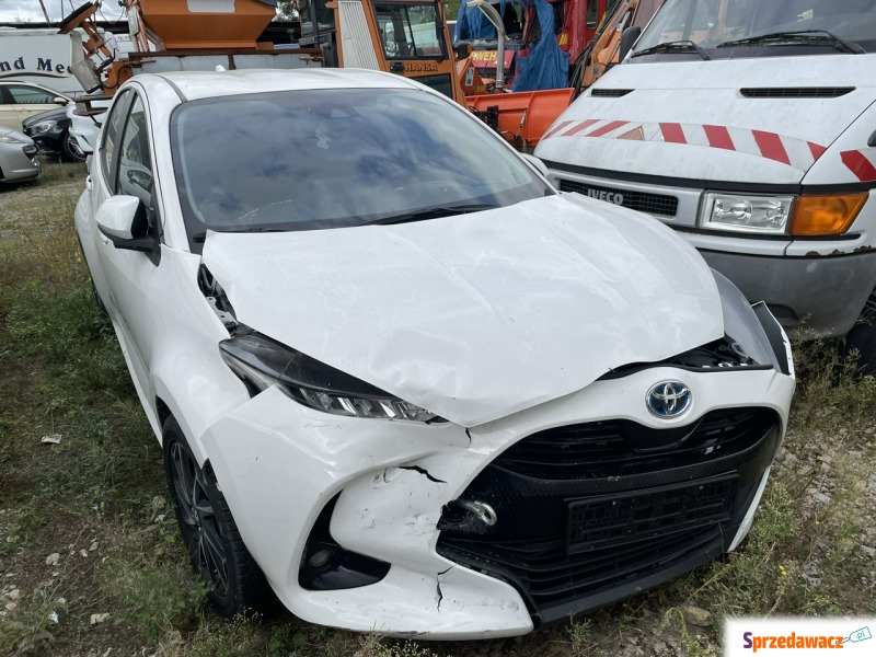Toyota Yaris  Hatchback 2023,  1.5 hybryda, automat - Na sprzedaż za 34 000 zł - Syców