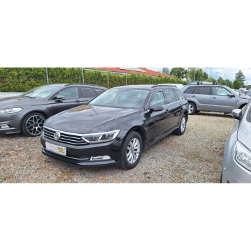 Volkswagen Passat  Kombi 2017,  2.0 diesel, automat - Na sprzedaż za 56 000 zł - Częstochowa - zdjęcie 2