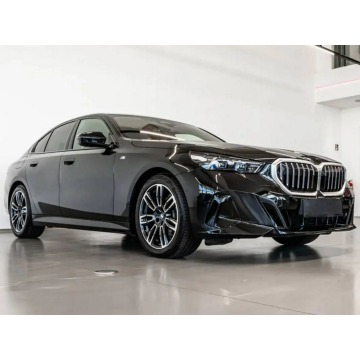 BMW M5  Sedan/Limuzyna 2025,  2.0 benzyna, automat - Na sprzedaż za 243 993 zł - Kraków - zdjęcie 2