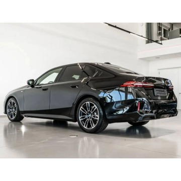 BMW M5  Sedan/Limuzyna 2025,  2.0 benzyna, automat - Na sprzedaż za 243 993 zł - Kraków - zdjęcie 3