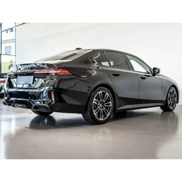 BMW M5  Sedan/Limuzyna 2025,  2.0 benzyna, automat - Na sprzedaż za 243 993 zł - Kraków - zdjęcie 4
