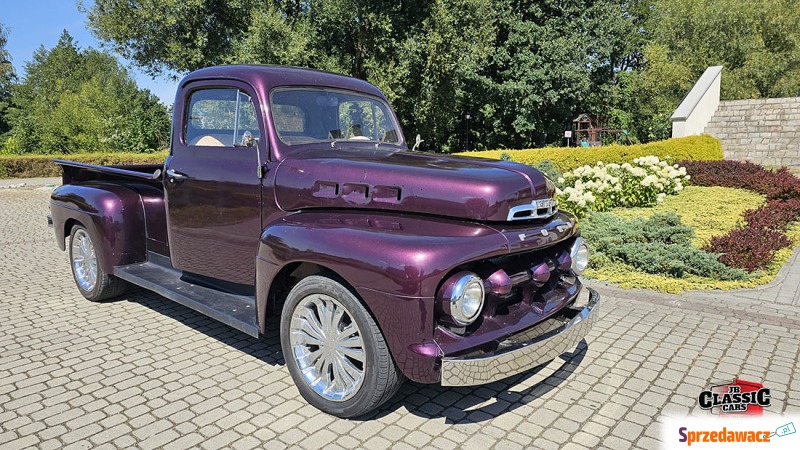 1952 Ford F2