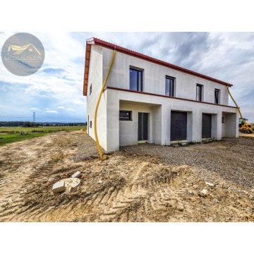 Sprzedam dom Kalno -  bliźniak jednopiętrowy,  pow.  136 m2,  działka:   500 m2 - zdjęcie 3