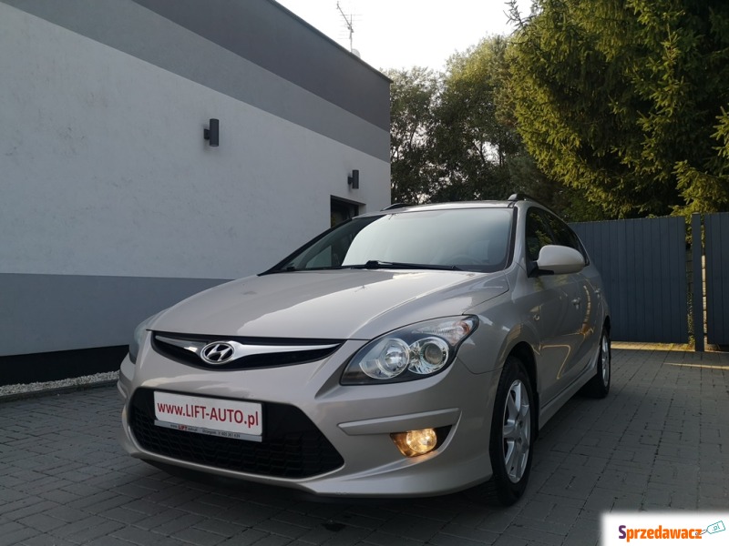 Hyundai i30 2011,  1.6 diesel - Na sprzedaż za 17 900 zł - Strzegom