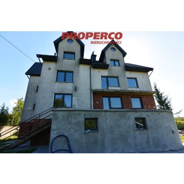 Sprzedam dom Chęciny -  wolnostojący dwupiętrowy,  pow.  500 m2,  działka:   1677 m2 - zdjęcie 1