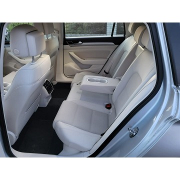 Volkswagen Passat 2018,  2.0 diesel - Na sprzedaż za 59 999 zł - Gostyń - zdjęcie 11