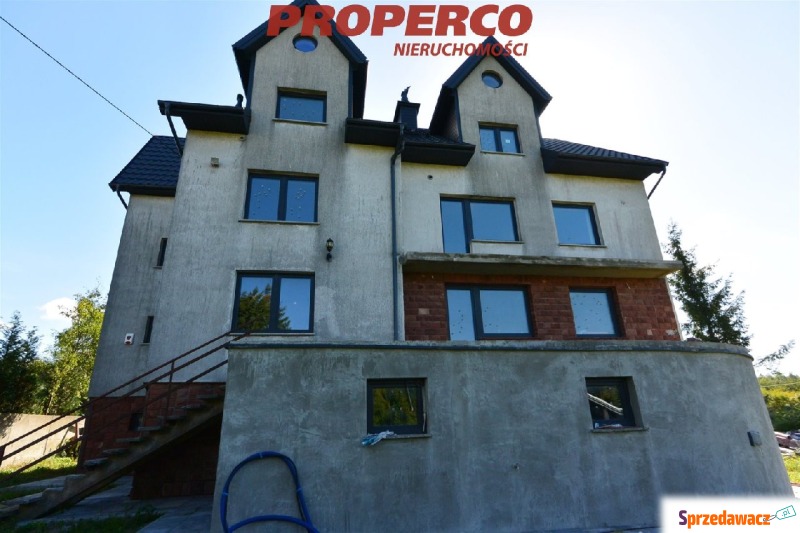 Sprzedam dom Chęciny -  wolnostojący dwupiętrowy,  pow.  500 m2,  działka:   1677 m2