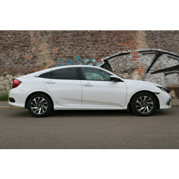 Honda Civic  Sedan/Limuzyna 2019,  2.0 benzyna, automat - Na sprzedaż za 79 900 zł - Bytom - zdjęcie 2