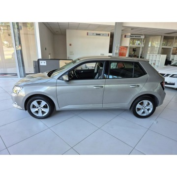 Skoda Fabia  Liftback 2018,  1.0 benzyna - Na sprzedaż za 25 900 zł - Kraków - zdjęcie 4