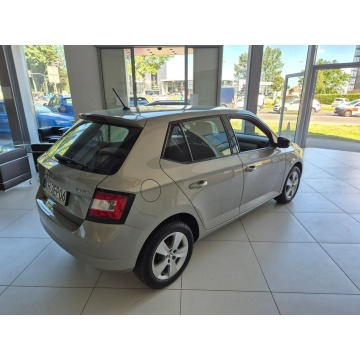 Skoda Fabia  Liftback 2018,  1.0 benzyna - Na sprzedaż za 25 900 zł - Kraków - zdjęcie 9