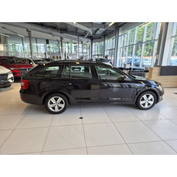 Skoda Octavia 2019,  1.5 benzyna - Na sprzedaż za 61 900 zł - Kraków - zdjęcie 2