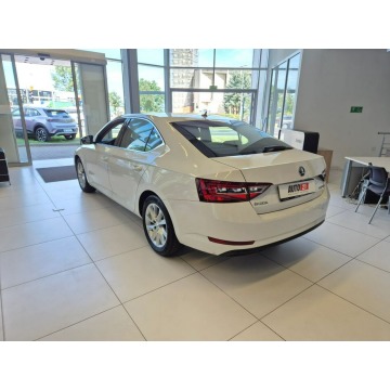 Skoda Superb  Sedan/Limuzyna 2018,  2.0 diesel, automat - Na sprzedaż za 74 900 zł - Kraków - zdjęcie 5