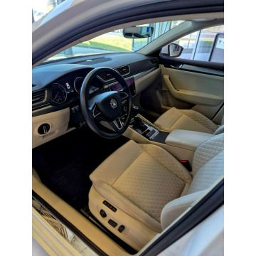 Skoda Superb  Sedan/Limuzyna 2018,  2.0 diesel, automat - Na sprzedaż za 74 900 zł - Kraków - zdjęcie 9