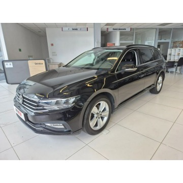 Volkswagen Passat 2022,  2.0 benzyna, automat - Na sprzedaż za 84 900 zł - Kraków - zdjęcie 3