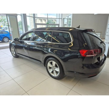 Volkswagen Passat 2022,  2.0 benzyna, automat - Na sprzedaż za 84 900 zł - Kraków - zdjęcie 5