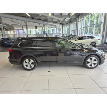 Volkswagen Passat 2022,  2.0 benzyna, automat - Na sprzedaż za 84 900 zł - Kraków - zdjęcie 8
