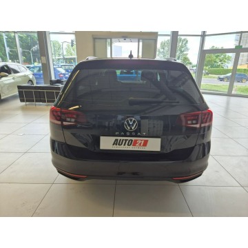 Volkswagen Passat 2022,  2.0 benzyna, automat - Na sprzedaż za 84 900 zł - Kraków - zdjęcie 6