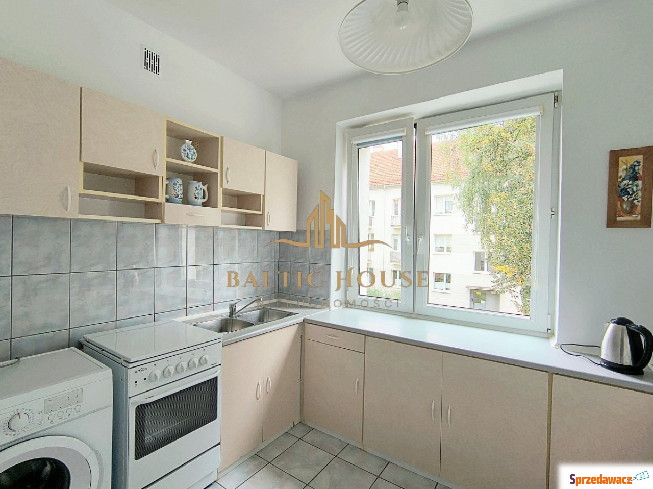 2 pokoje Balkon Oddzielna kuchnia...