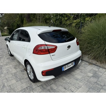 Kia Rio  Hatchback 2015,  1.2 benzyna - Na sprzedaż za 28 400 zł - Poznań - zdjęcie 5