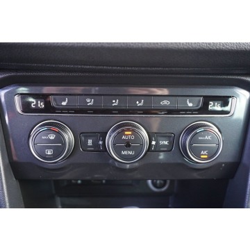 Volkswagen Taos  SUV 2016,  2.0 diesel, automat - Na sprzedaż za 73 900 zł - Gniezno - zdjęcie 8